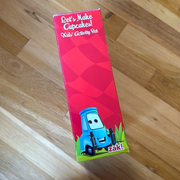 NEW in BOX - Disney Cars Easter Cupcake Baking Set 26 pieces - Picture 4 of 6